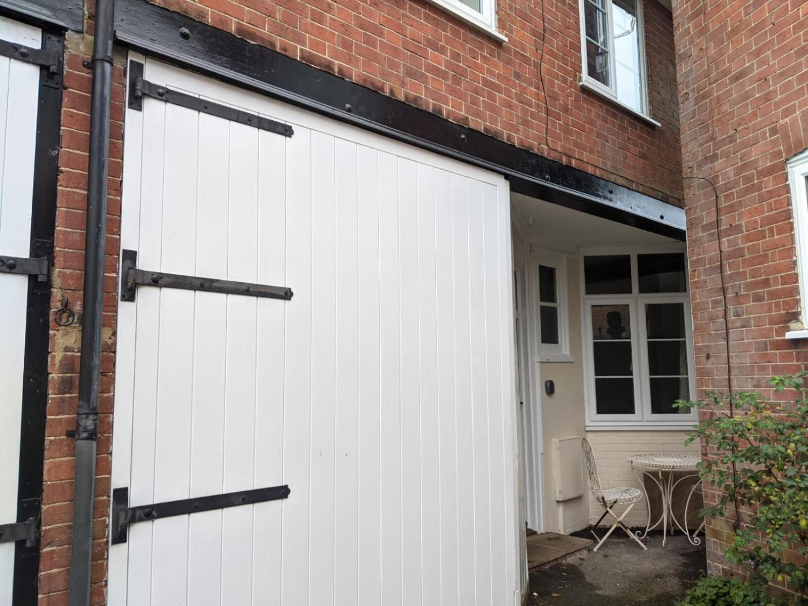 Lovely Stable Mews In Hidden Location * Royal Tunbridge Wells